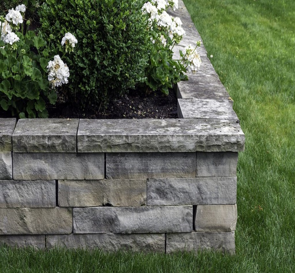 Retaining-Wall_Stone-Wall-Installation-1024×683
